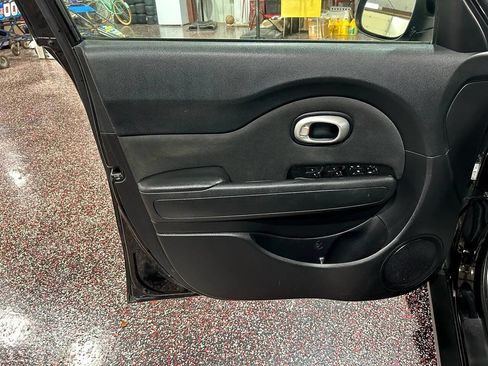 Used 2015 Kia Soul image 2