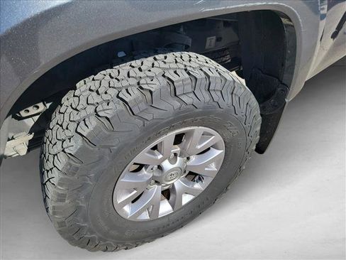 Used 2017 Toyota Tacoma SR5 w/ Tow Package image 12