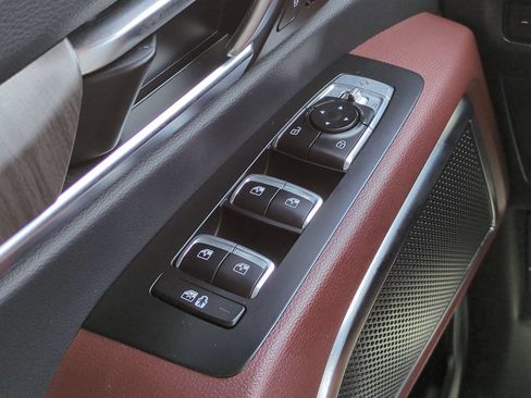 Certified 2025 Kia Telluride SX w/ SX Captain's Chair Package FWD image 25