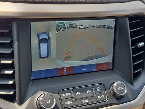 Used 2018 GMC Acadia Denali w/ Technology Package AWD/4WD image 4
