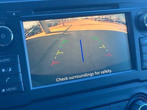 Used 2019 Nissan Titan SV image 14