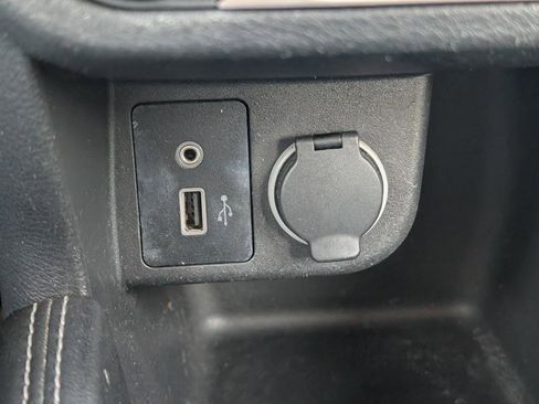 Used 2018 Nissan Kicks S image 19