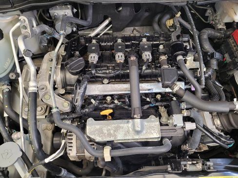 Used 2025 Nissan Versa SV FWD image 30