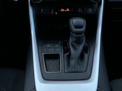 Used 2025 Toyota RAV4 XLE image 23