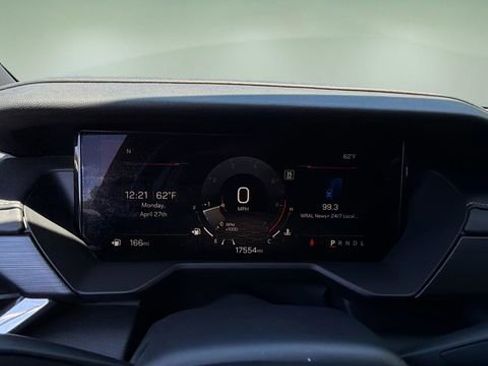 Used 2025 GMC Acadia Elevation FWD image 15