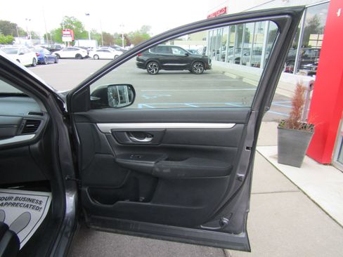 Used 2018 Honda CR-V LX image 11