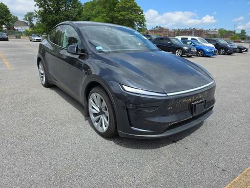 Used 2026 Tesla Model Y AWD image 3