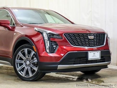 Used 2019 Cadillac XT4 Premium Luxury w/ Cold Weather Package FWD image 3