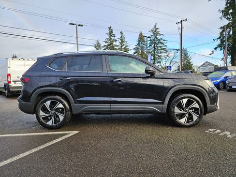 New 2025 Volkswagen Taos SE image 6