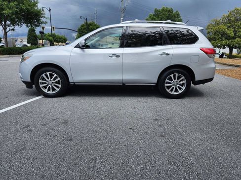 Used 2013 Nissan Pathfinder SV w/ Cargo Pkg FWD image 16