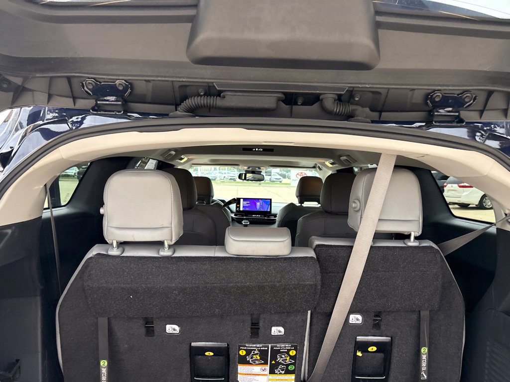 Used 2025 Toyota Sienna XLE FWD image 26