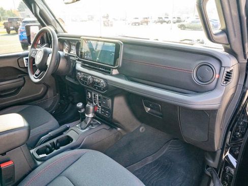 Certified 2024 Jeep Gladiator Rubicon w/ Technology Group image 36