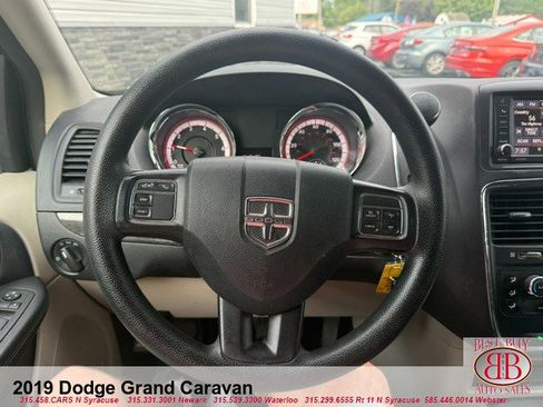 Used 2019 Dodge Grand Caravan SE w/ UConnect Hands-Free Group image 17