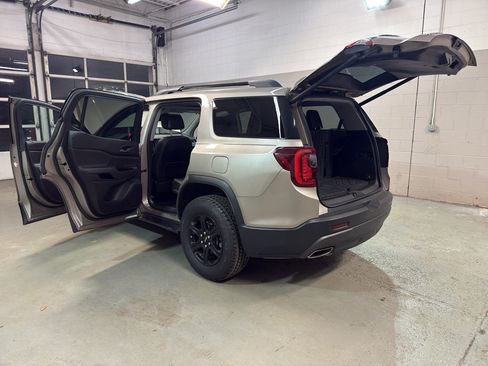 Used 2022 GMC Acadia AT4 w/ Technology Package AWD/4WD image 10