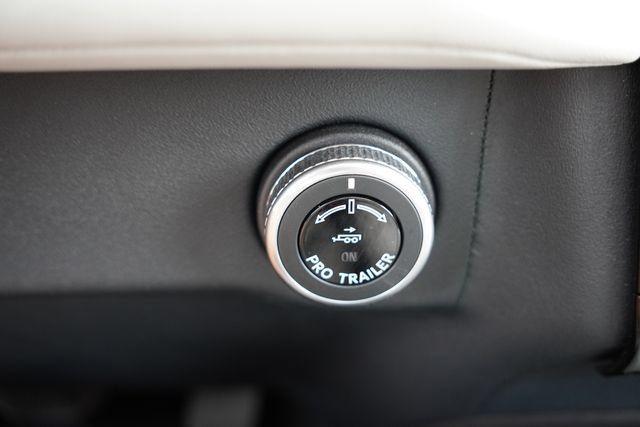 Used 2025 Lincoln Navigator L Reserve AWD/4WD image 39