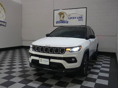 Used 2023 Jeep Compass Limited AWD/4WD image 4