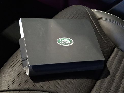 Certified 2025 Land Rover Discovery Dynamic SE image 26