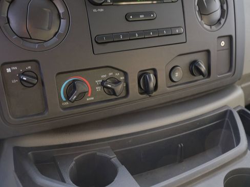 Used 2014 Ford E-250 and Econoline 250 RWD image 32