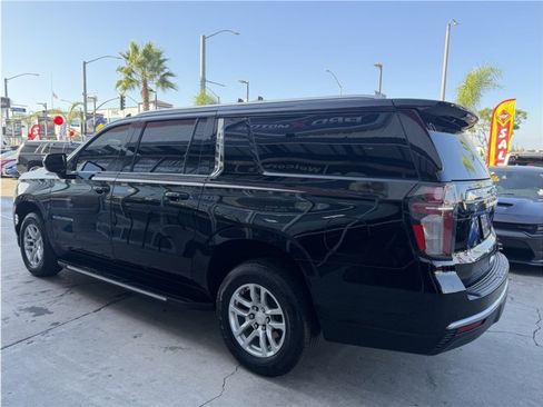 Used 2021 Chevrolet Suburban LT RWD image 12