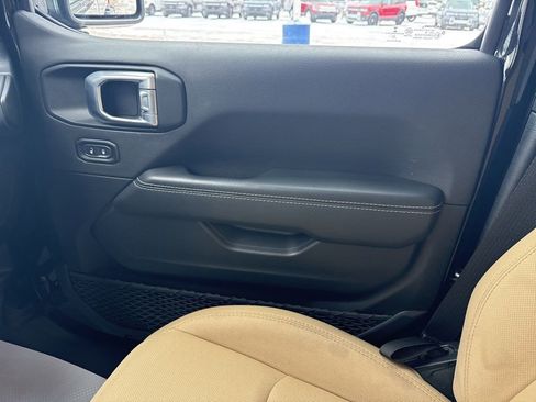 Used 2021 Jeep Wrangler Unlimited Sahara image 23