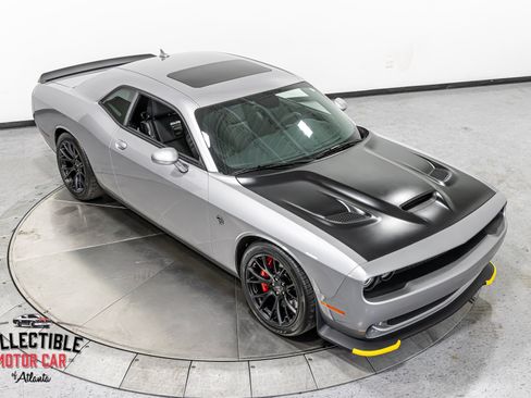 Used 2016 Dodge Challenger SRT Hellcat RWD image 37