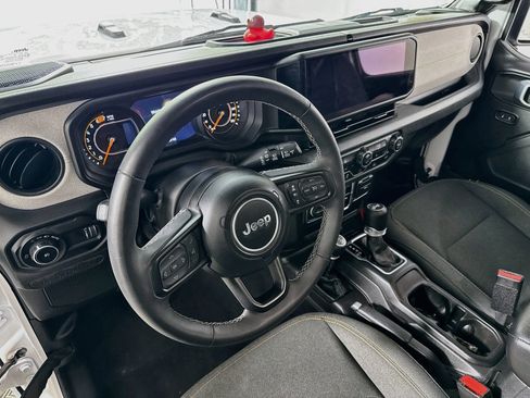 Used 2025 Jeep Wrangler Unlimited Sport AWD/4WD image 11