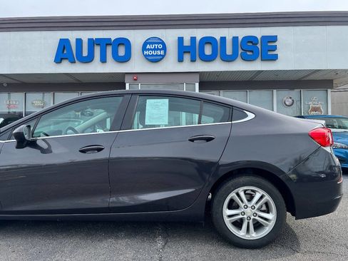 Used 2017 Chevrolet Cruze LT image 37