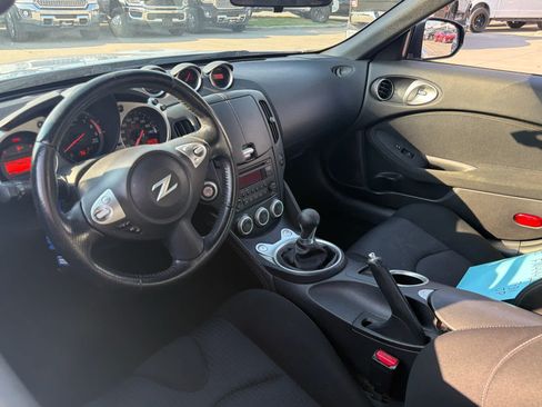 Used 2015 Nissan 370Z Coupe RWD image 5