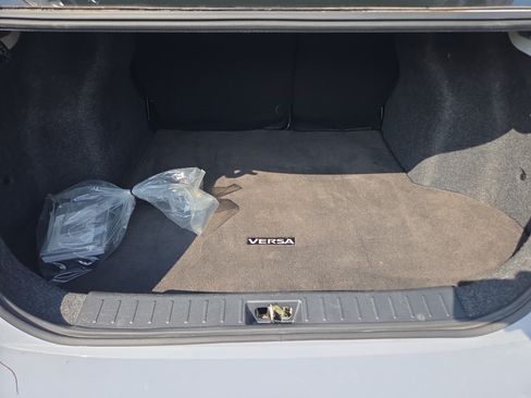 Used 2024 Nissan Versa SR FWD image 5