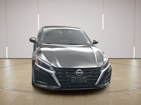 Certified 2025 Nissan Altima 2.5 SR FWD image 2