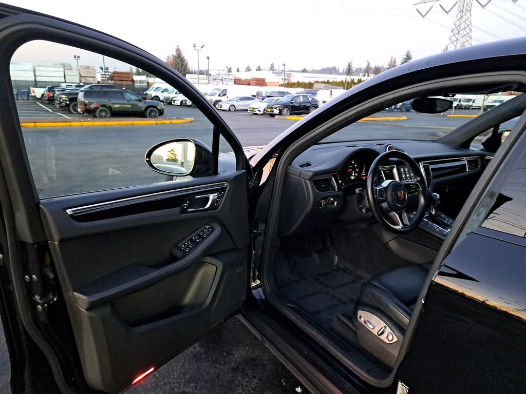 Used 2018 Porsche Macan AWD/4WD image 10