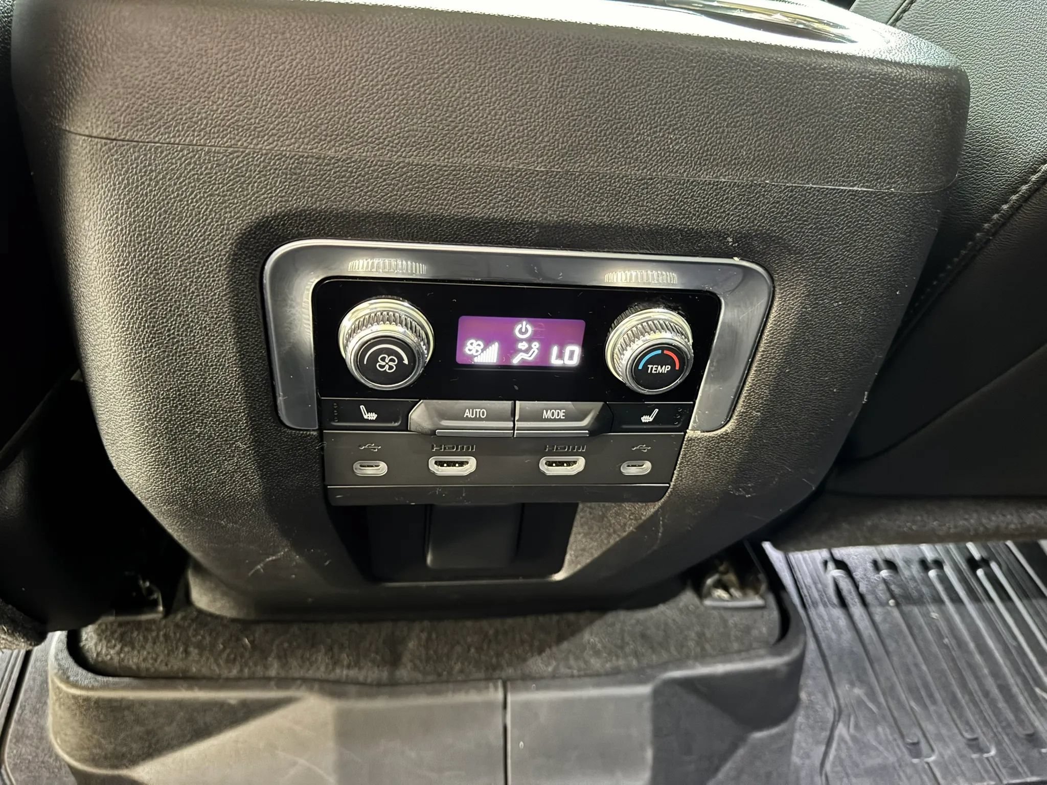 Used 2021 GMC Yukon SLT w/ SLT Luxury Plus Package AWD/4WD image 23