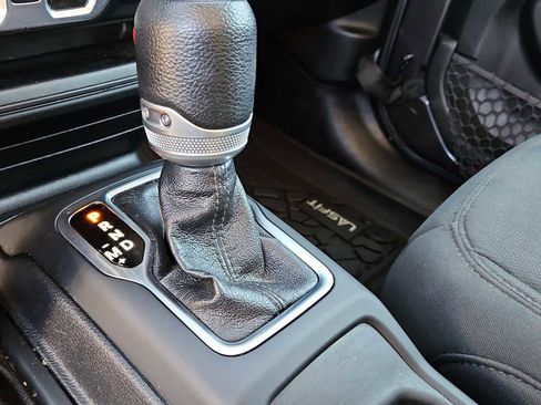Used 2020 Jeep Wrangler Unlimited Sport S AWD/4WD image 19