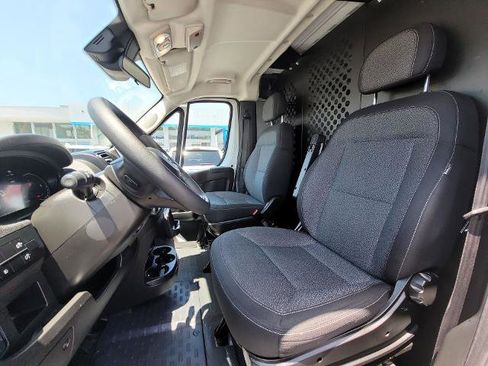 Used 2025 RAM ProMaster 2500 w/ U-Haul Equipment Group FWD image 18