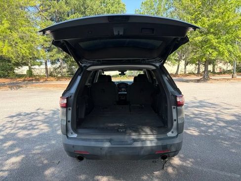 Used 2020 Chevrolet Traverse LT FWD image 23