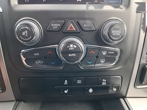 Used 2024 RAM 1500 Warlock AWD/4WD image 15