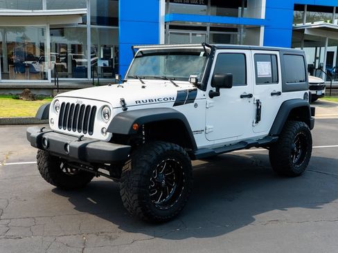 Used 2016 Jeep Wrangler Unlimited Rubicon w/ Connectivity Group AWD/4WD image 1