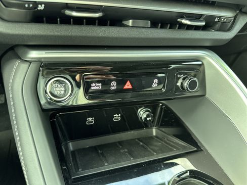 Used 2025 Audi Q5 Premium w/ Convenience Package image 19