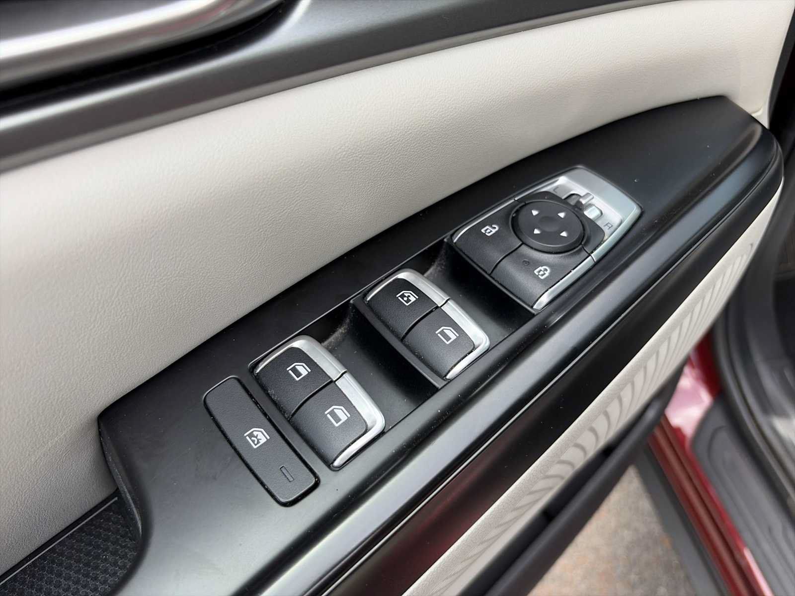 Used 2024 Kia Carnival LX FWD image 15