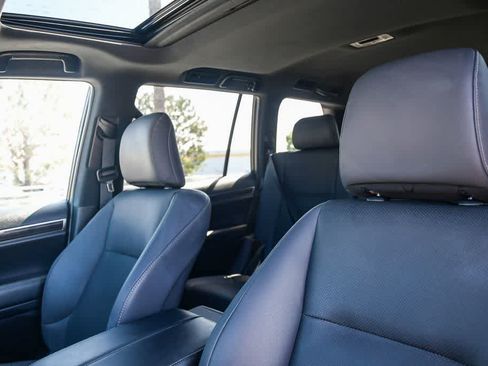 Used 2023 Lexus GX 460 Premium w/ Premium Package AWD/4WD image 17