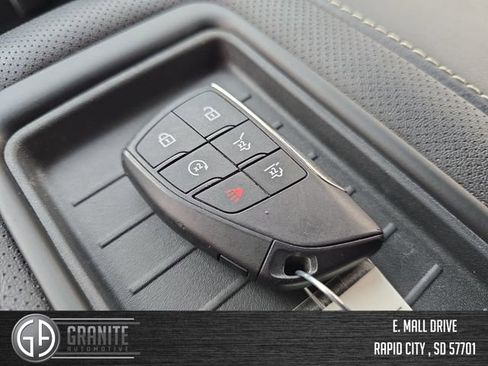 Used 2024 GMC Yukon XL SLT image 28