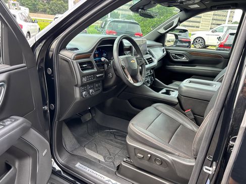 Used 2024 Chevrolet Suburban High Country w/ Premium Package AWD/4WD image 24