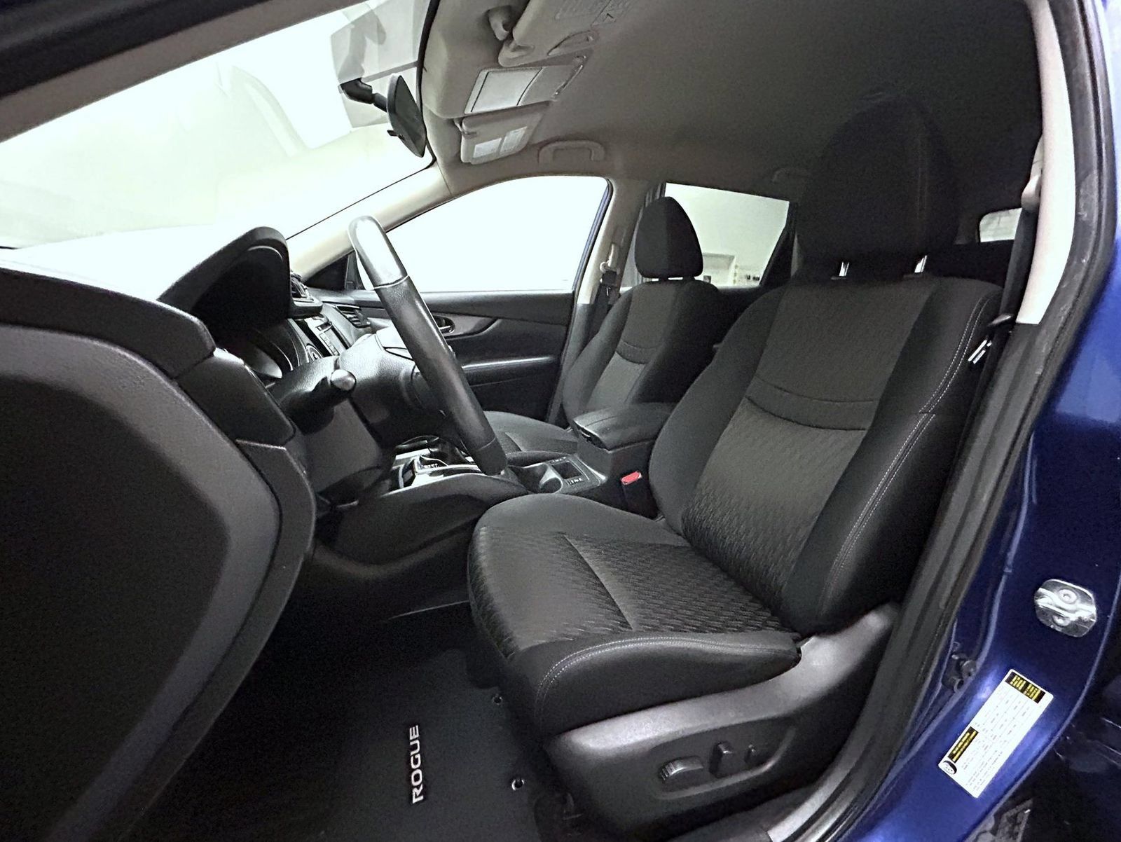 Used 2017 Nissan Rogue SV w/ SV Premium Package AWD/4WD image 10