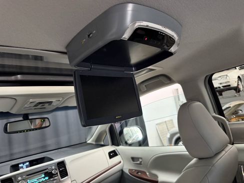 Used 2014 Toyota Sienna XLE AWD/4WD image 25