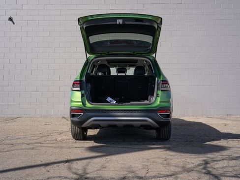 New 2026 Volkswagen Taos SE image 6