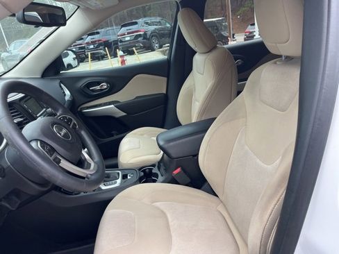 Used 2018 Jeep Cherokee Latitude image 8