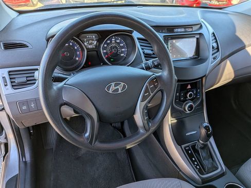 Used 2015 Hyundai Elantra SE image 15