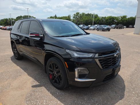 Used 2023 Chevrolet Traverse Premier w/ Redline Edition AWD/4WD image 6