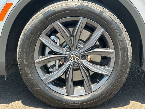 Used 2022 Volkswagen Tiguan SE AWD/4WD image 24