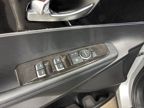 Used 2017 Kia Sorento AWD w/ LX Convenience Package image 18
